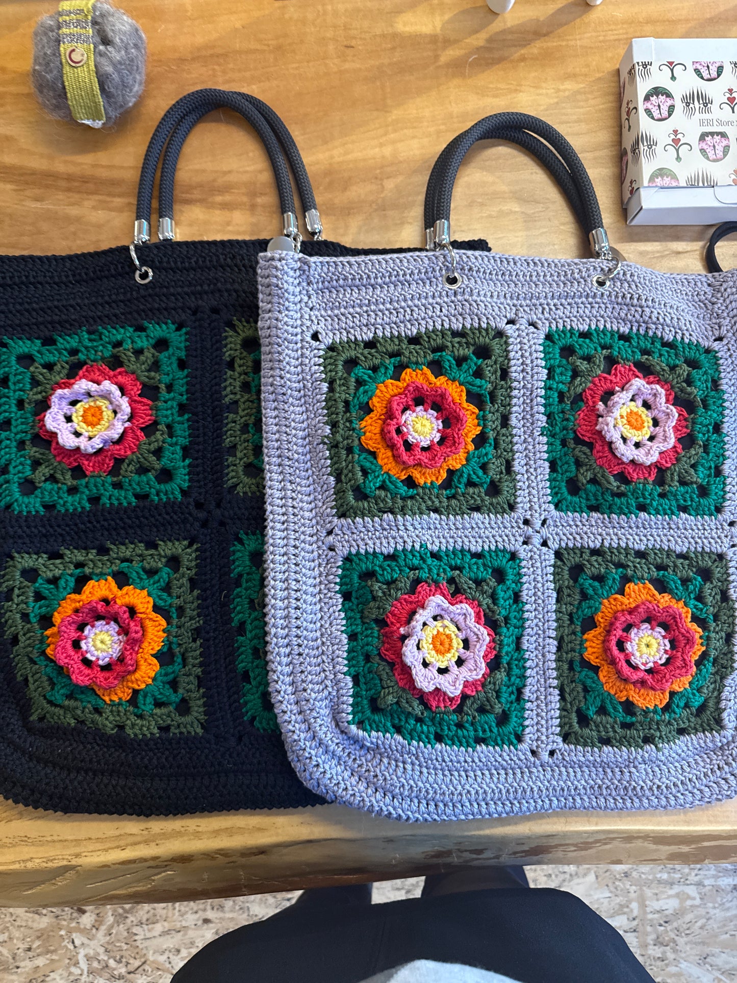 PINATA KNITTED BAG with flowers