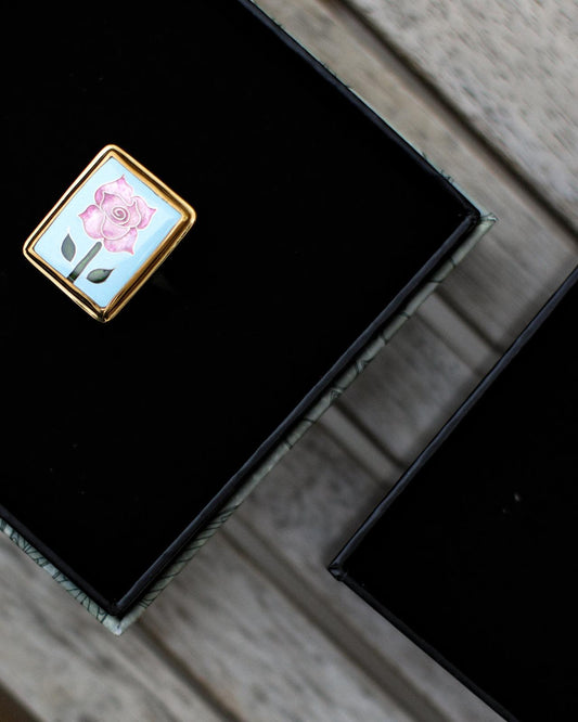 Rosa enamel ring