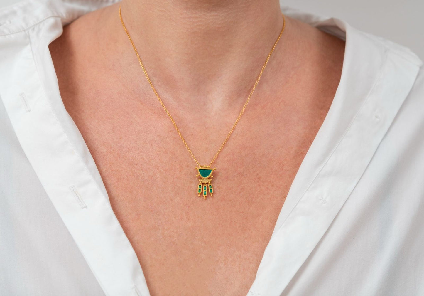 chronos necklace with green details