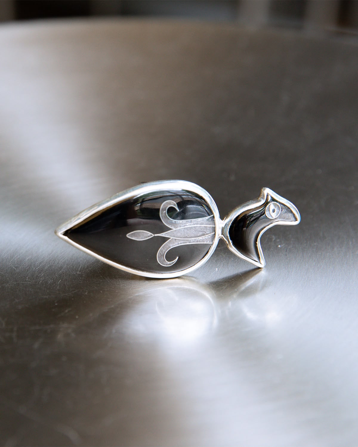 Gongli black bird ring