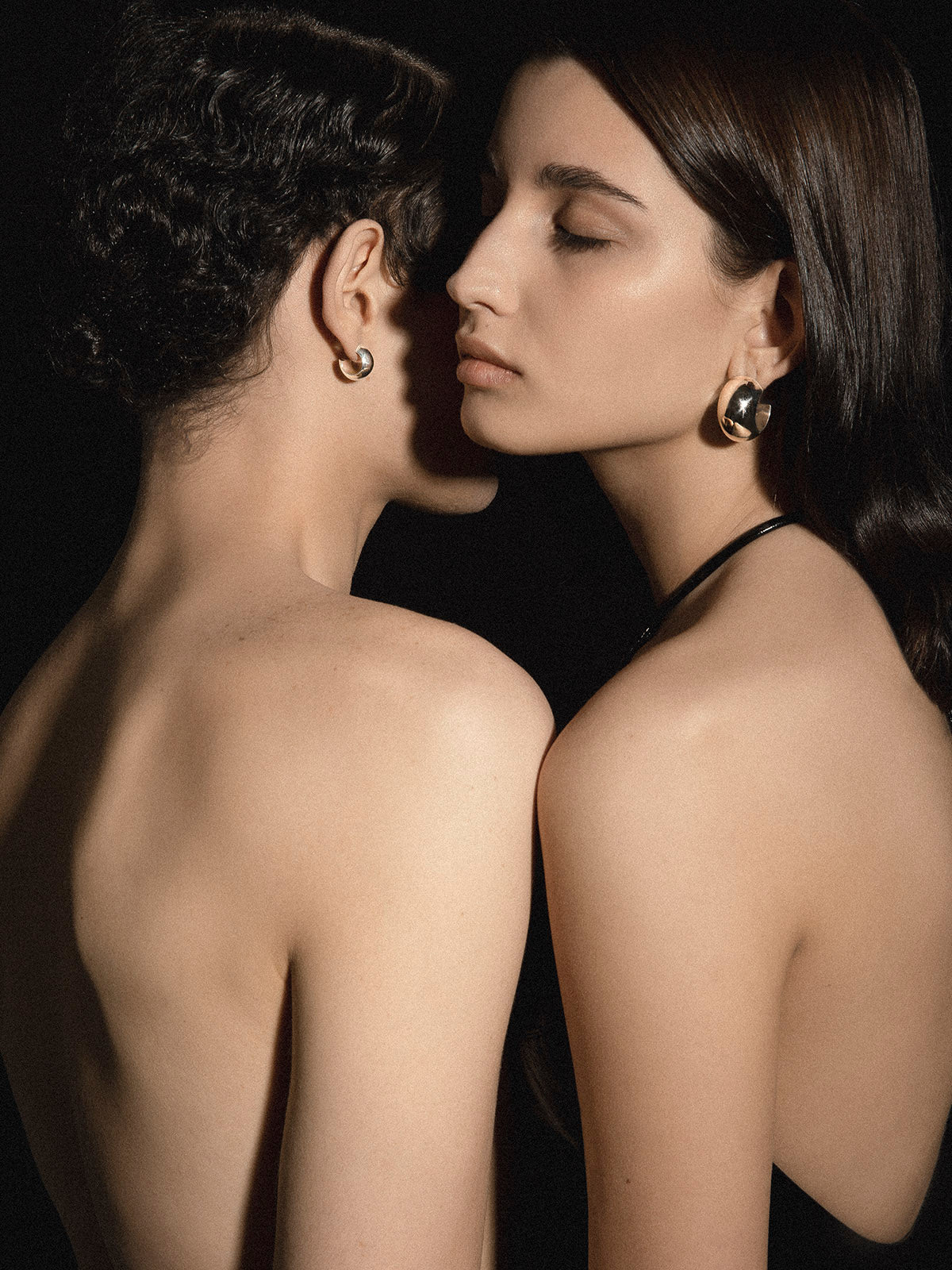 Small bold hoops in silver