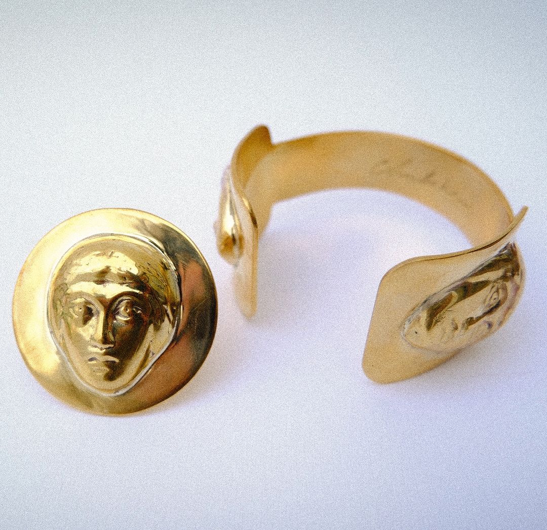 RING WITH FACE
