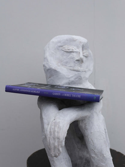 ბაღში როგორც სცენაზე