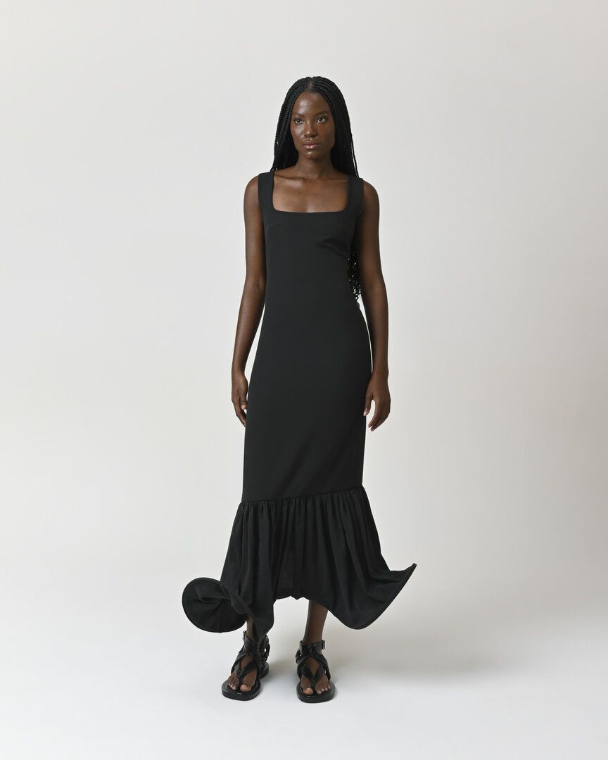 Circle-bottomed dress in black