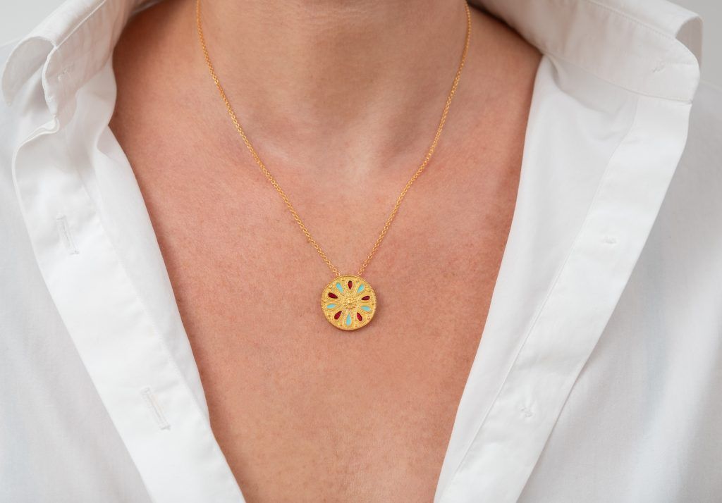 Round necklace with colorful details