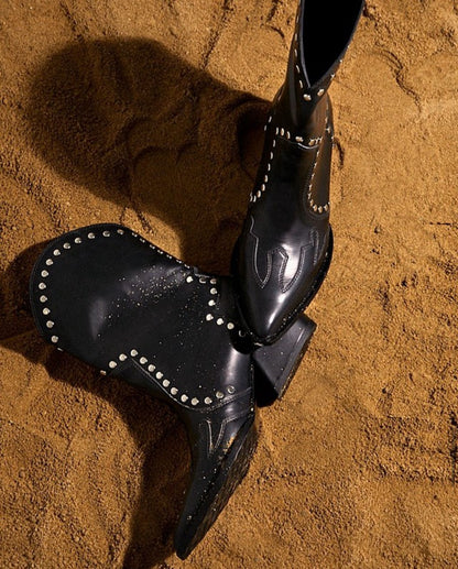 Cowboy boots with silver details