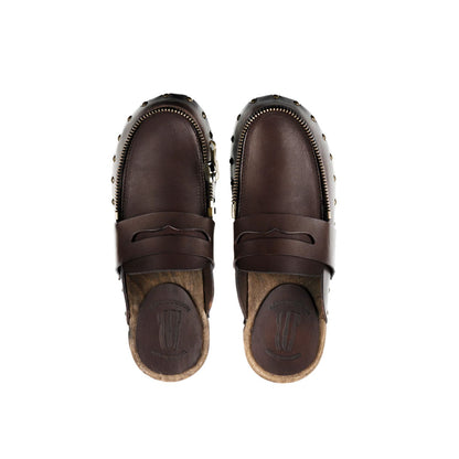 Zipped clogs