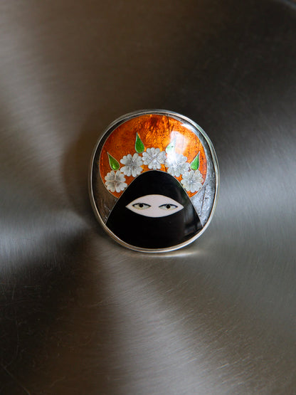 Gongli Ring With Women And Flowers