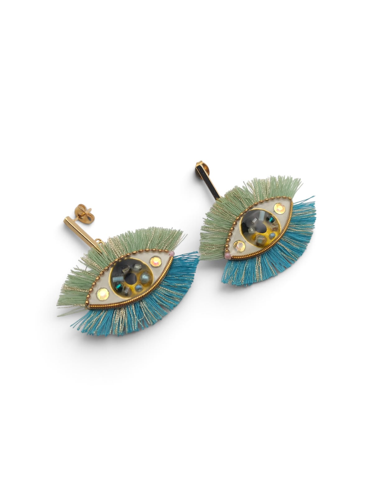 Eye earrings with lashes