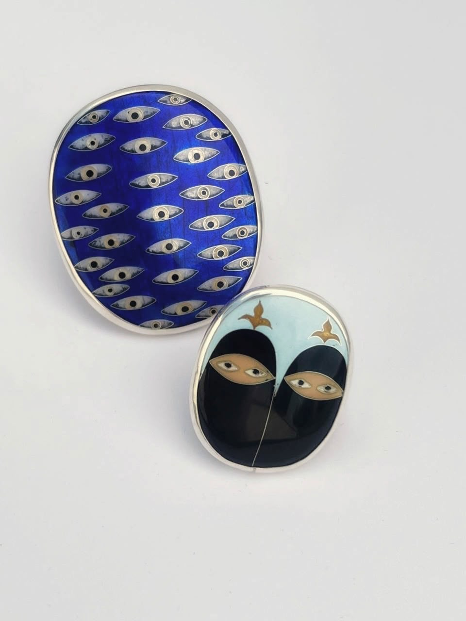 Blue big ring with  eyes