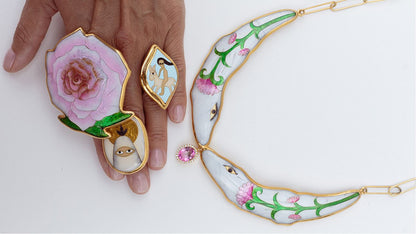 Necklace with diamonds and pink mahenge spinel stone